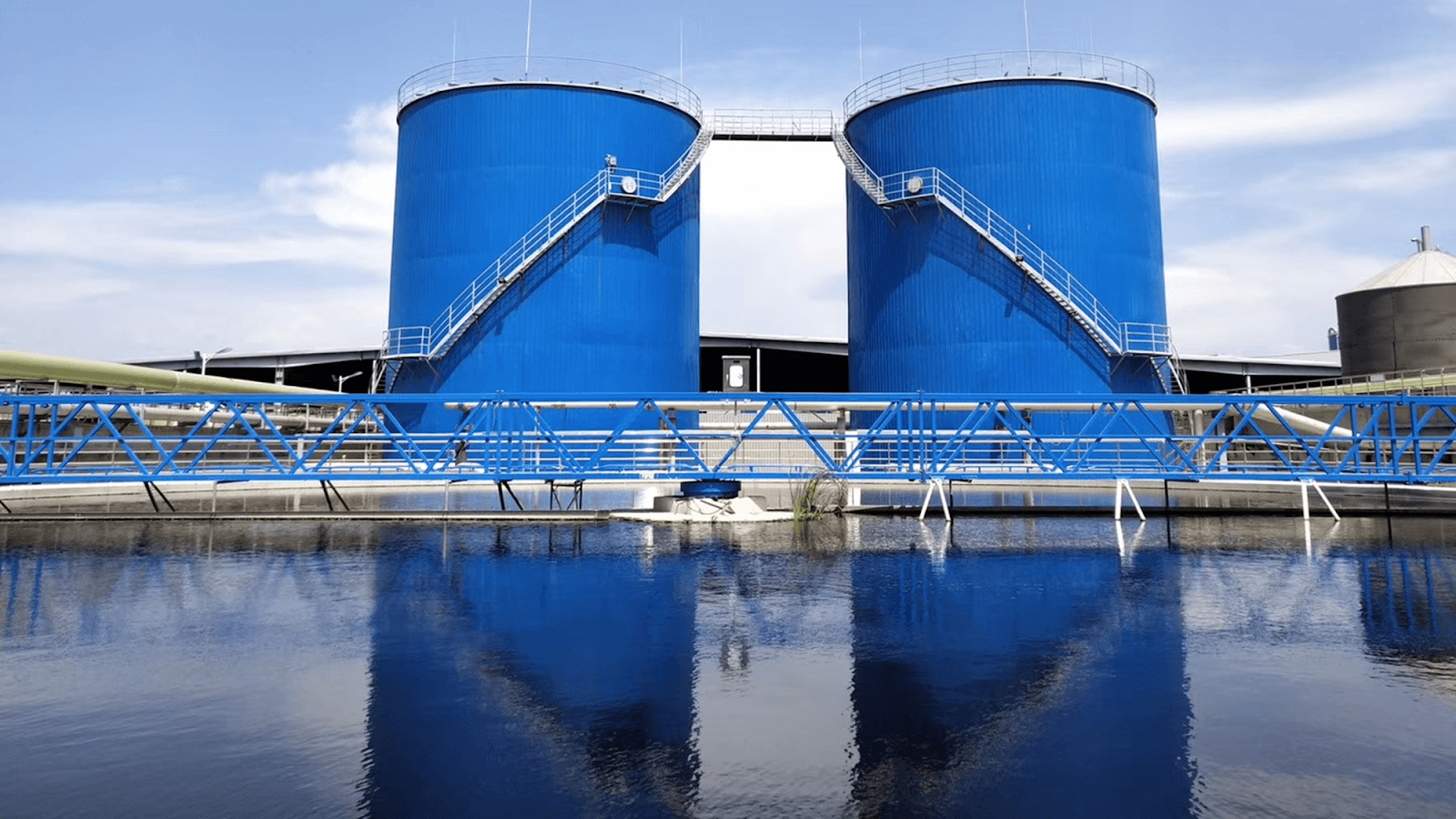 Two big blue bioreactors of BIOPAQ ICX
